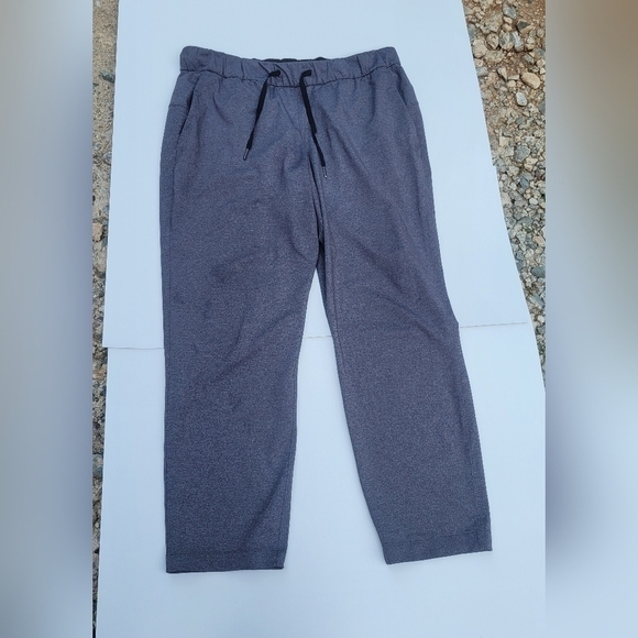 Lululemon athletica On the fly pant size 12. - Picture 4 of 13